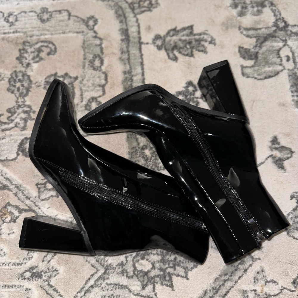 Heeled boots